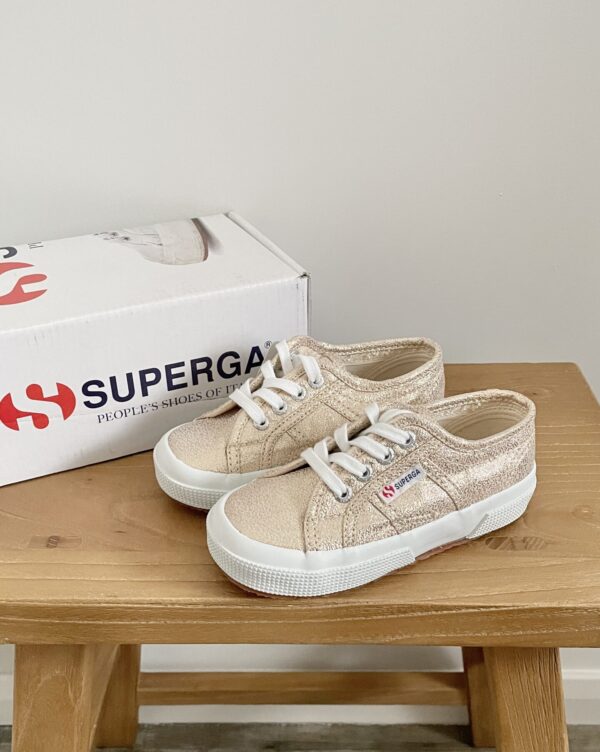 סניקרס זהב לילדות Superga