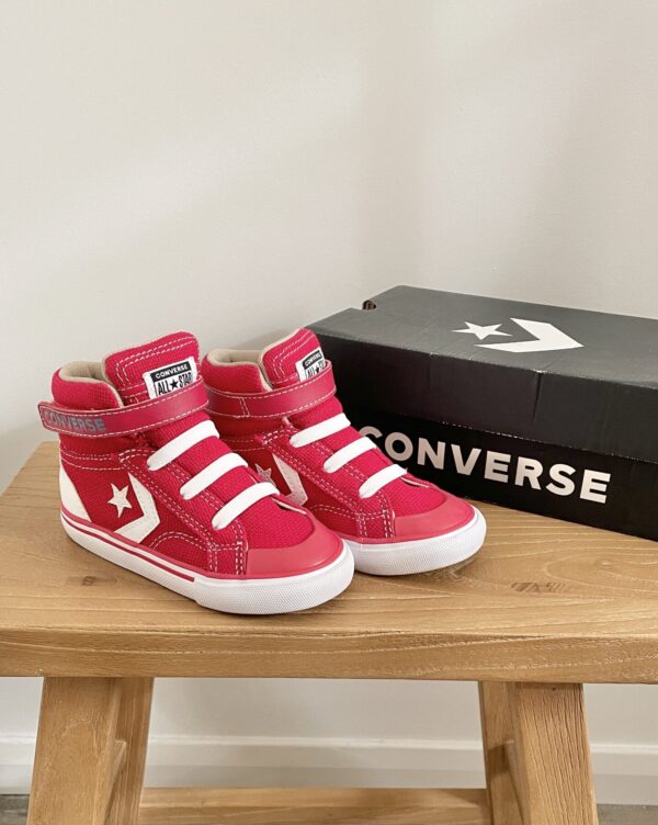 נעלי סניקרס גבוהות אדומות לילדים Converse