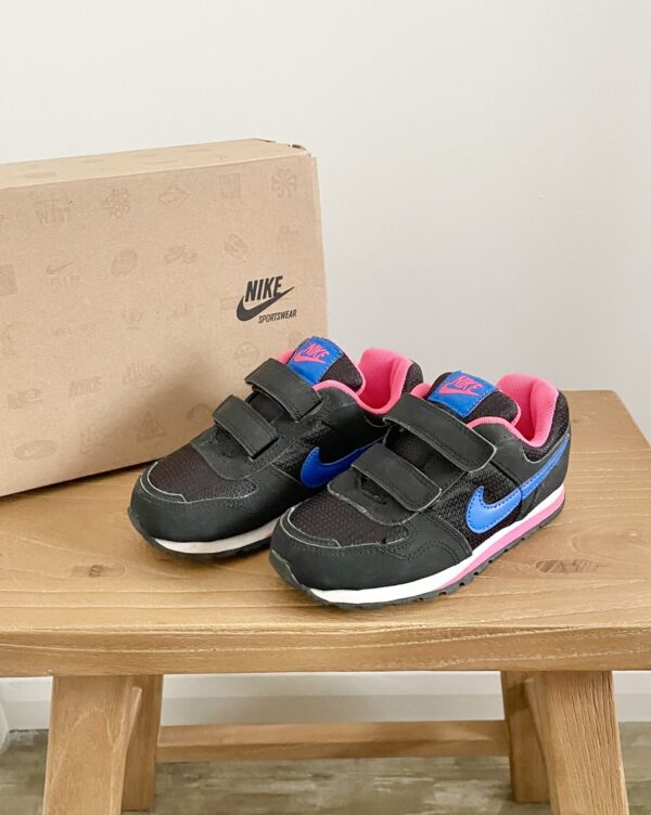 סניקרס שחור עם סקוטשים לילדות Nike