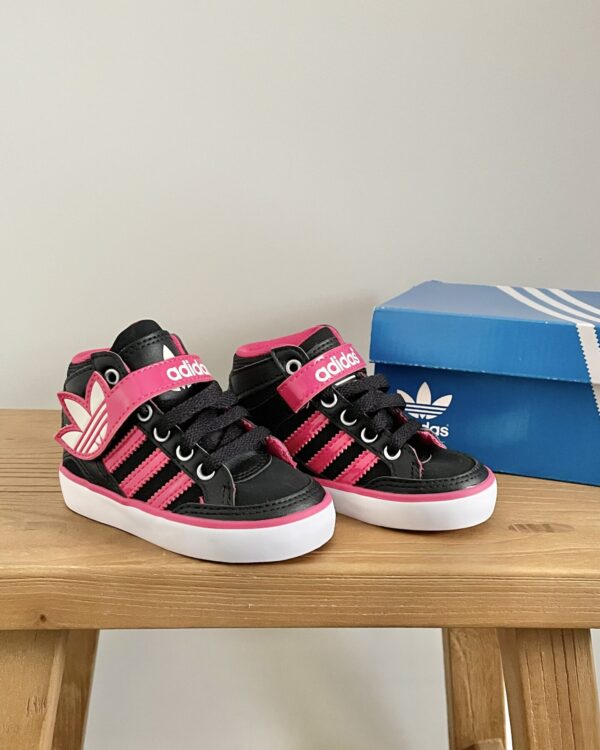 סניקרס עור גבוהות שחור ורוד לפעוטות Adidas