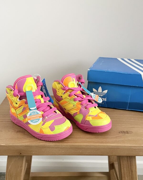 סניקרס גבוהות צבעוניות לילדות Adidas