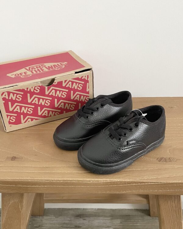 סניקרס עור שחור לילדים Vans