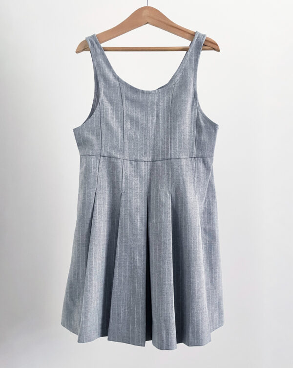 שמלת פליסה מחויטת לילדות ZARA