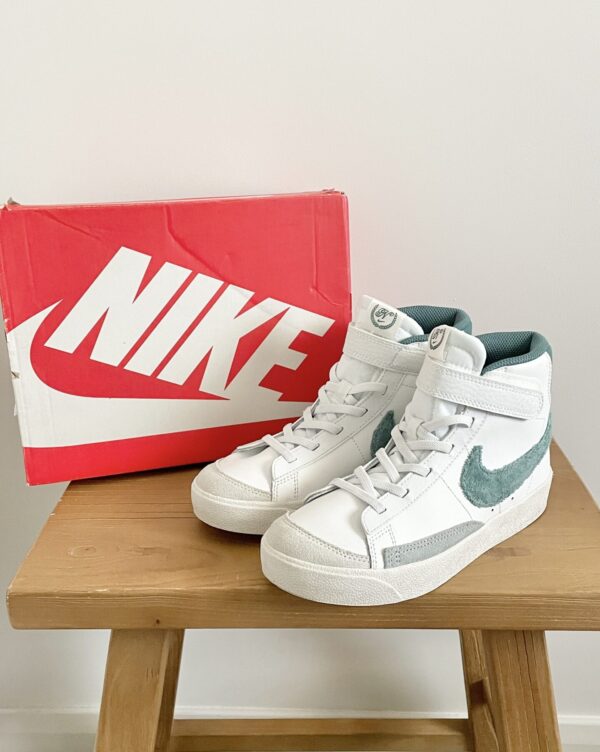 סניקרס Blazer Mid 77 לילדות Nike