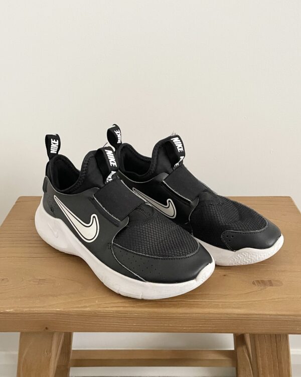 נעלי ריצה לילדים Nike