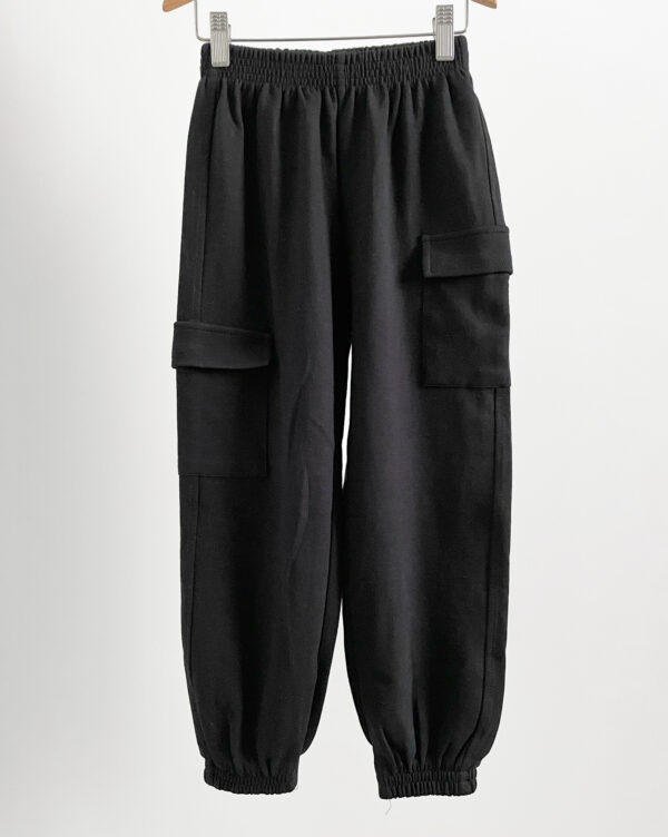 טרנינג שחור עם כיסים לילדות ZARA