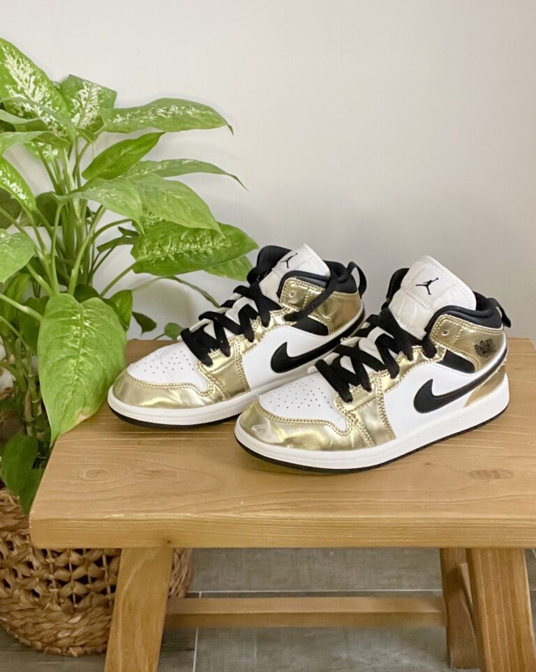 סניקרס Nike air jordan זהב מטאלי לילדים